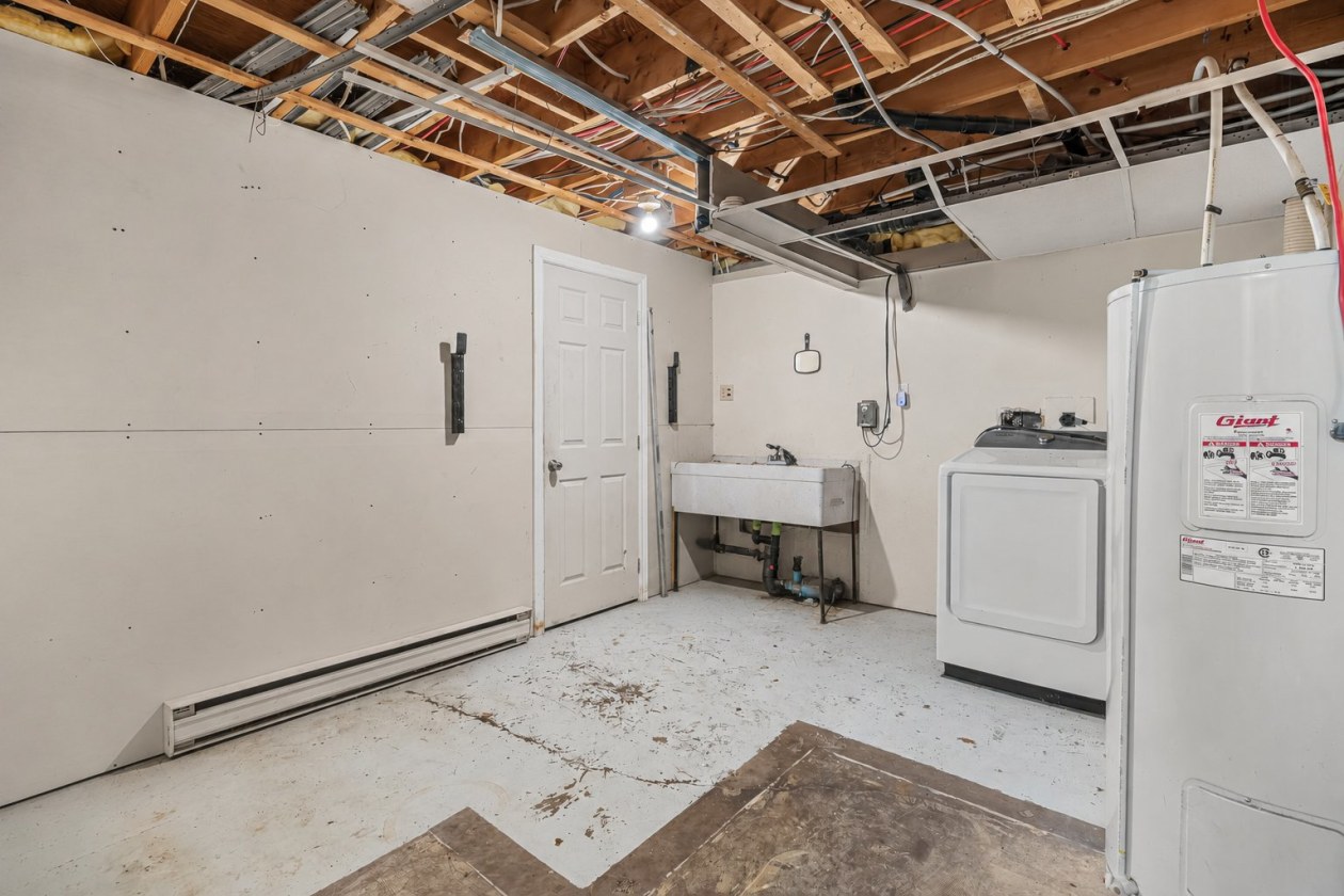 Salle de lavage — 59 Rue Descôteaux, Cantley