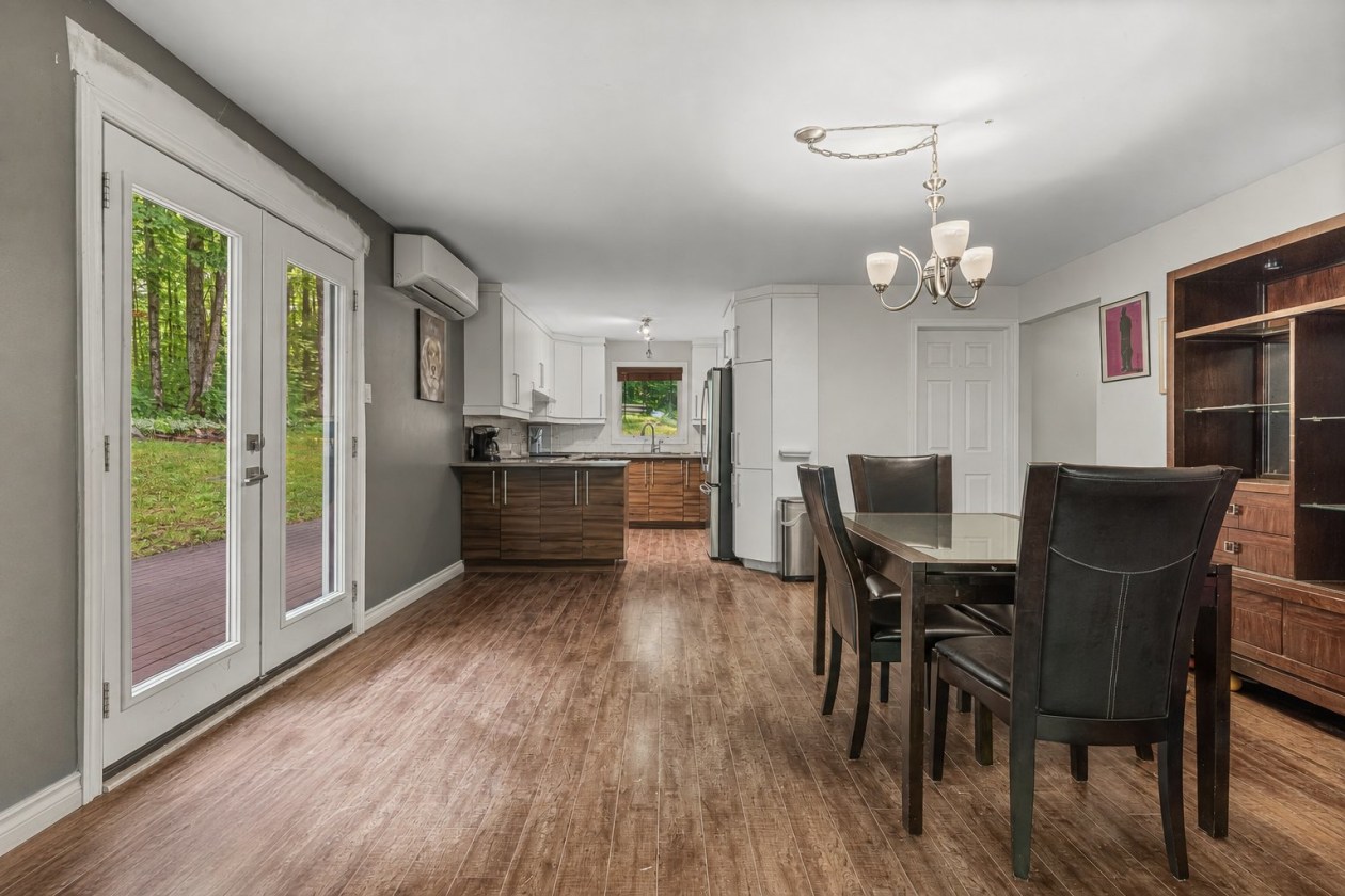Salle à manger — 59 Rue Descôteaux, Cantley