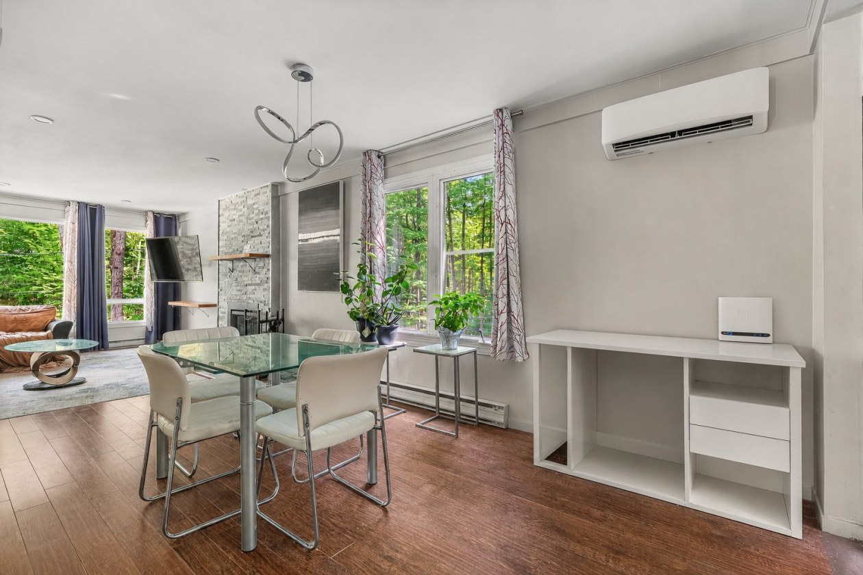 Salle à manger — 59 Rue Descôteaux, Cantley