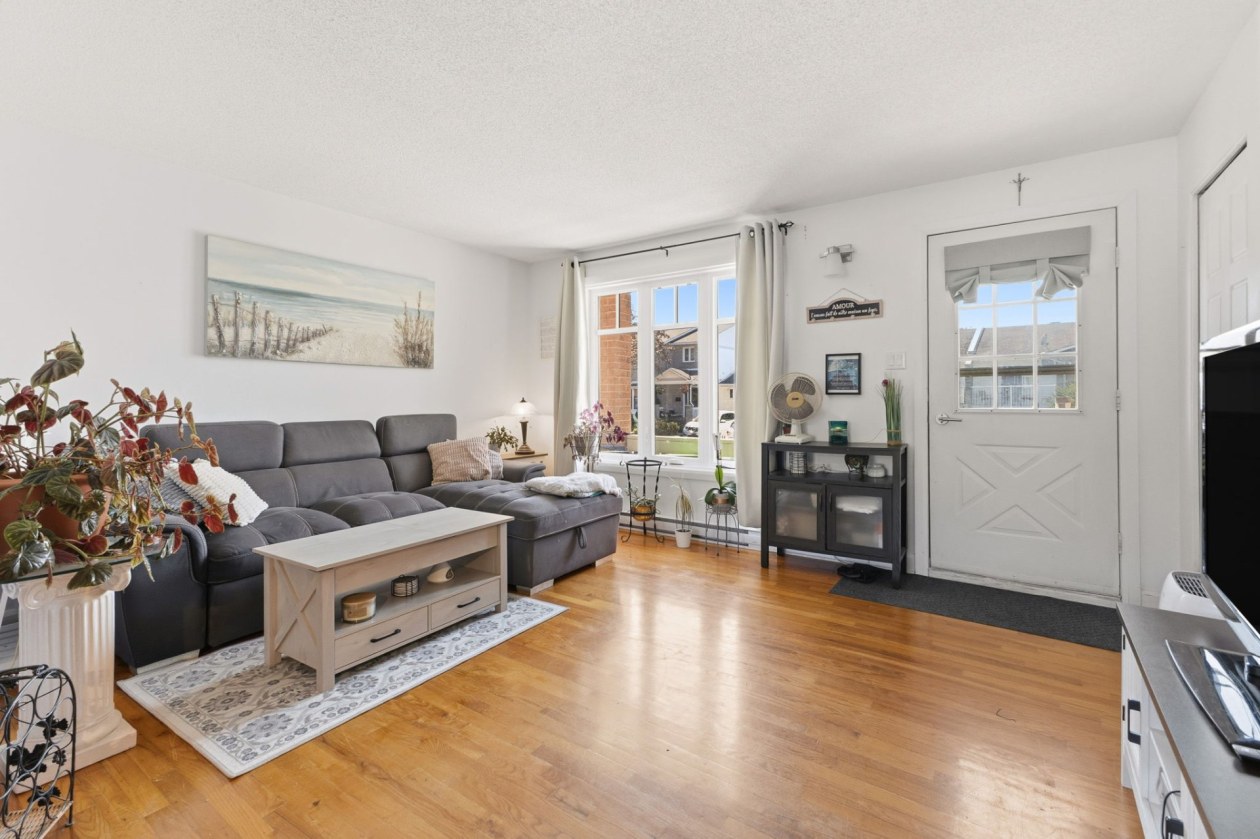 Salon — 285 Rue Essiambre, Gatineau