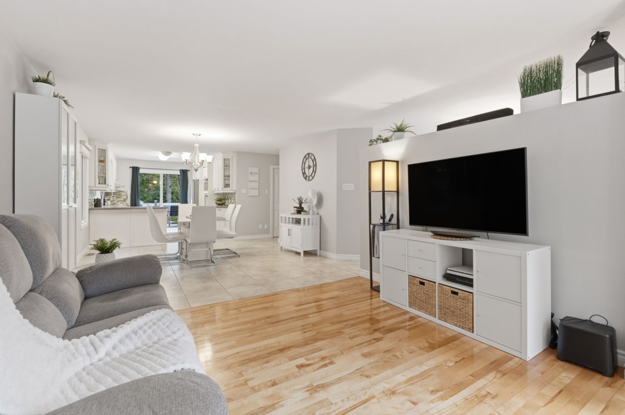 Salon — 7, Rue des Jacinthes, Val-des-Monts, J8N7B7, Val-des-Monts