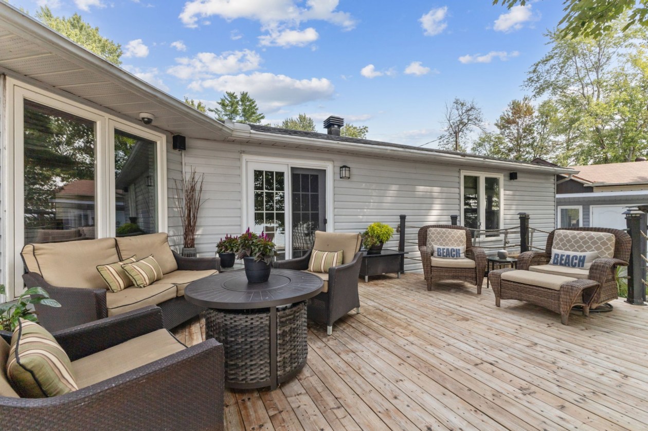 Terrasse — 48, Ch. George, L'Isle-aux-Allumettes, J0X1M0, L'Isle-aux-Allumettes