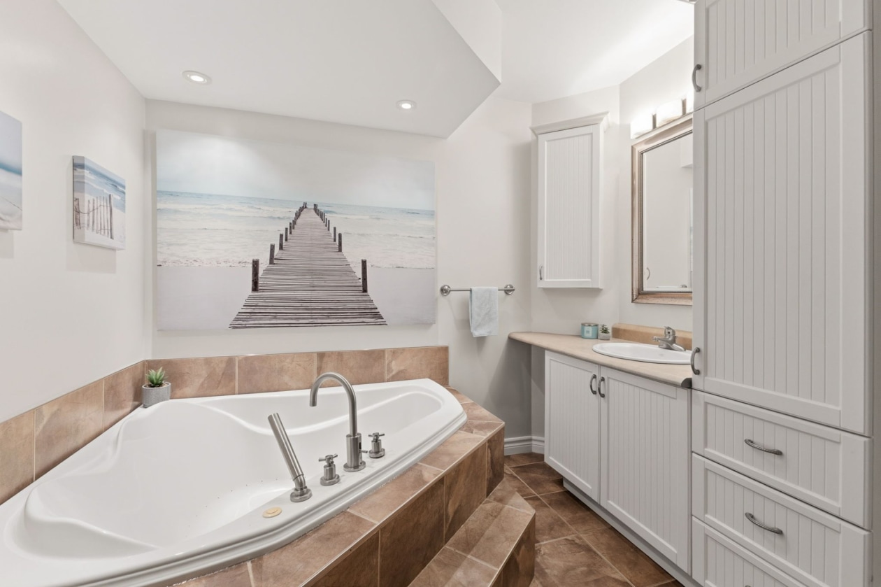 Salle de bains — 7, Rue des Jacinthes, Val-des-Monts, J8N7B7, Val-des-Monts