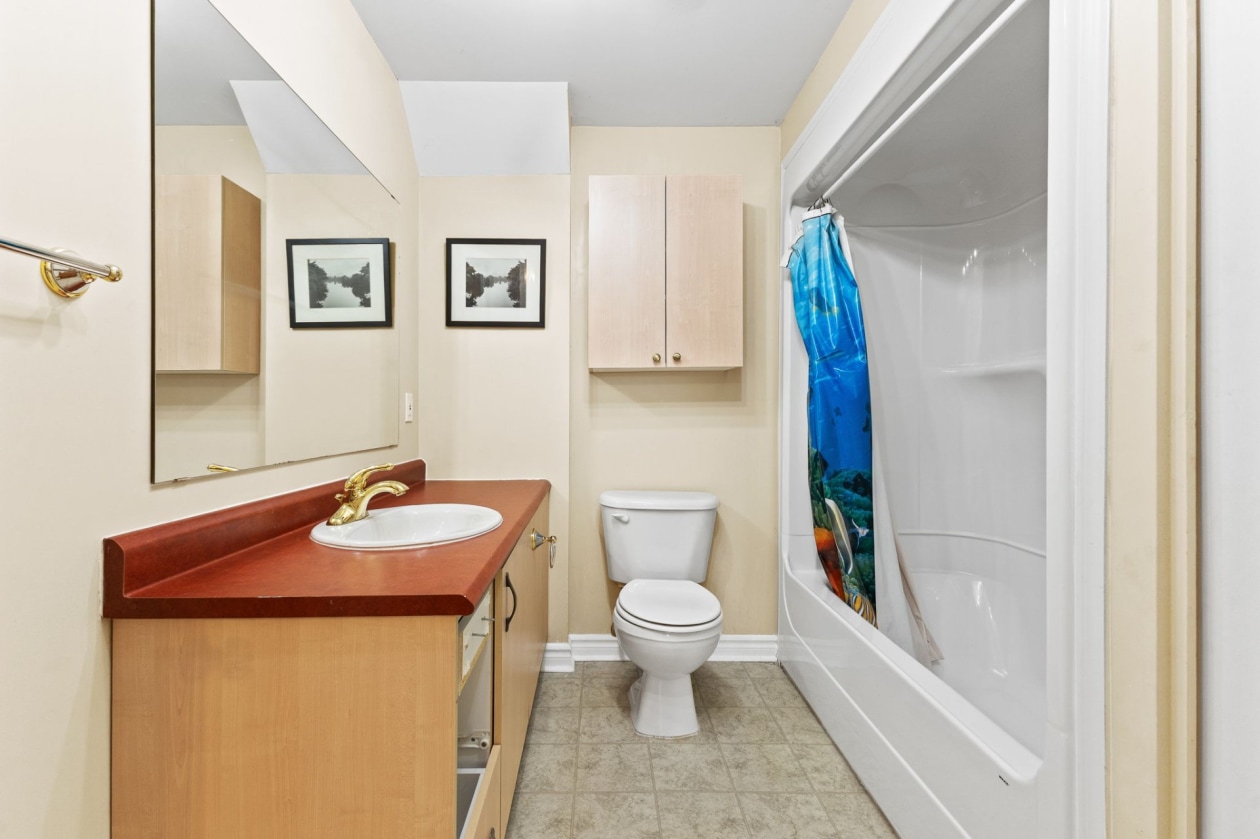 Salle de bains — 306 Rue Melgund-Bouchard, Gatineau
