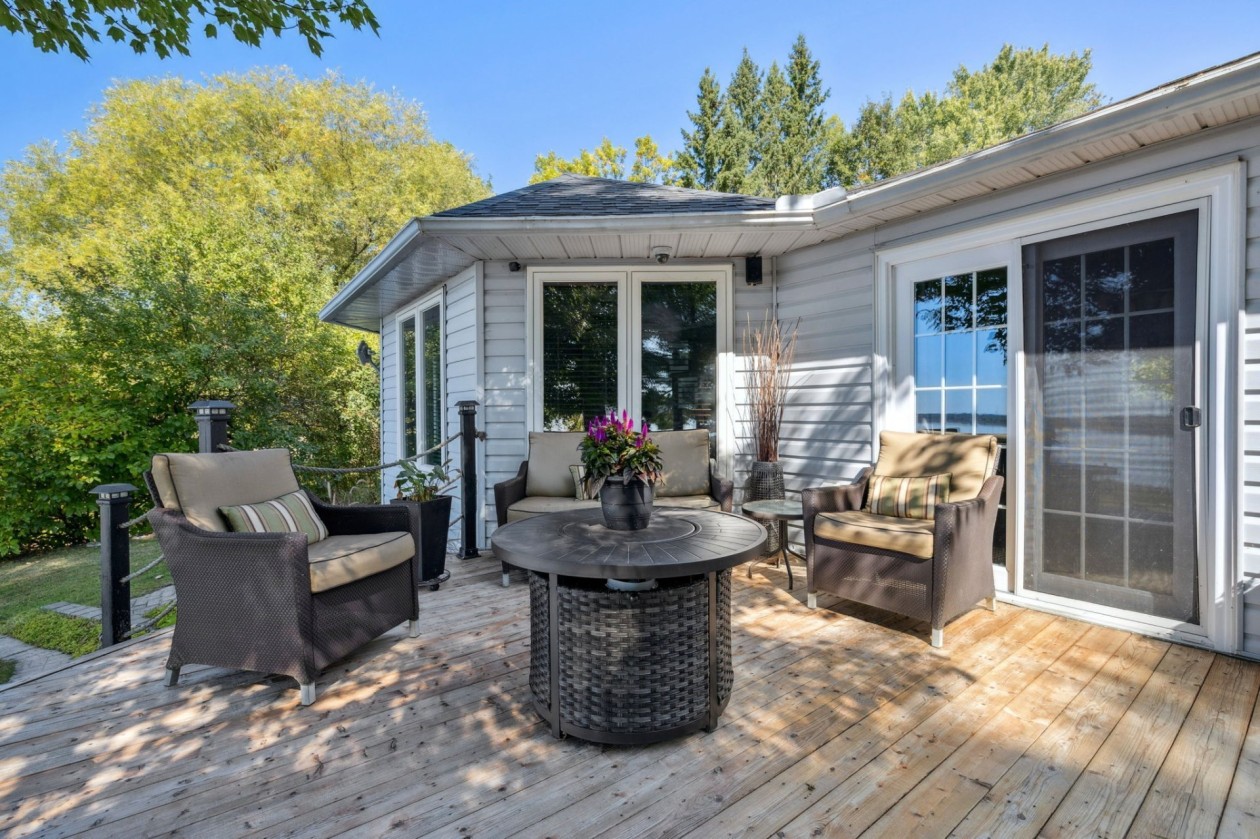 Terrasse — 48, Ch. George, L'Isle-aux-Allumettes, J0X1M0, L'Isle-aux-Allumettes
