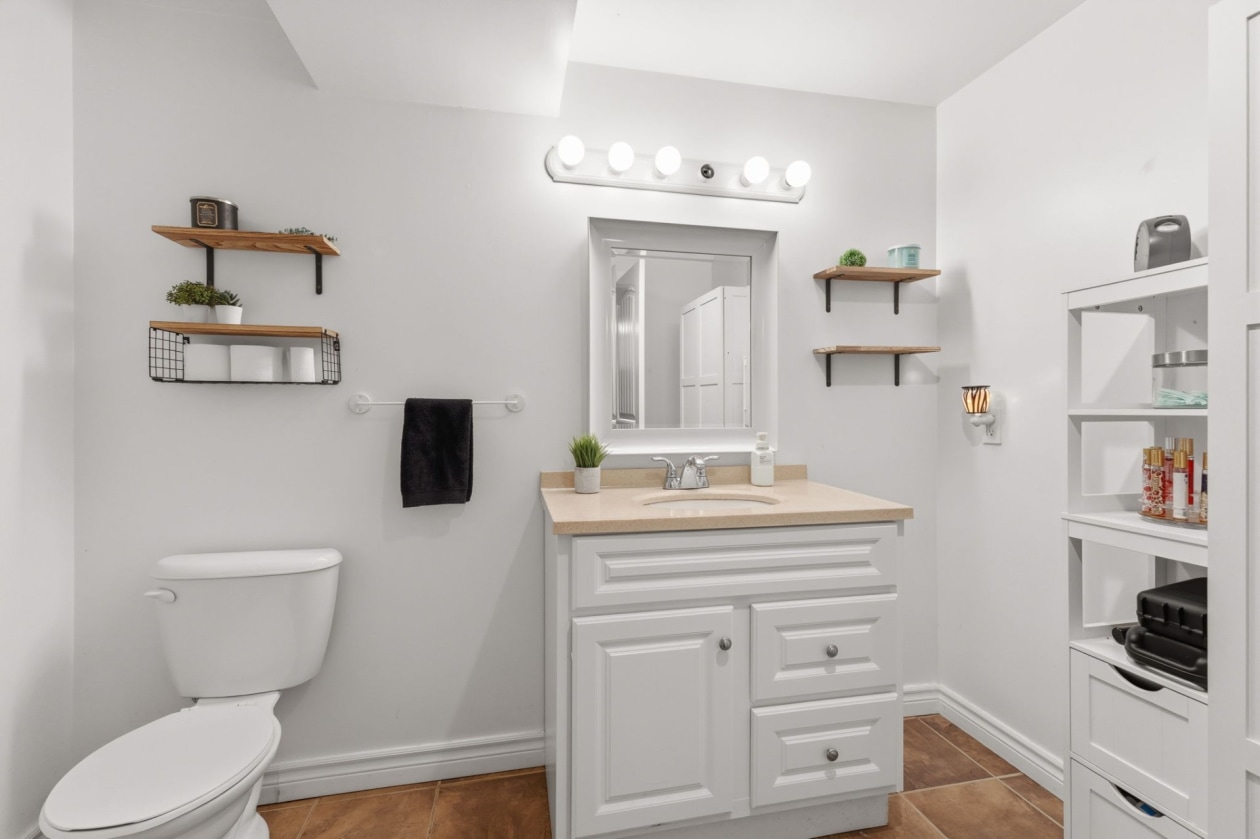 Salle de bains — 7, Rue des Jacinthes, Val-des-Monts, J8N7B7, Val-des-Monts
