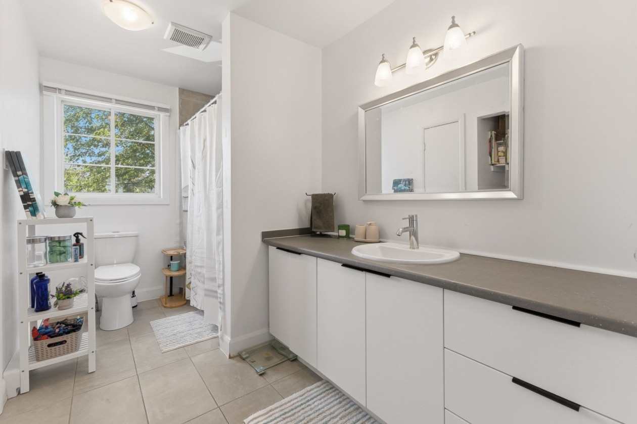 Salle de bains — 285 Rue Essiambre, Gatineau