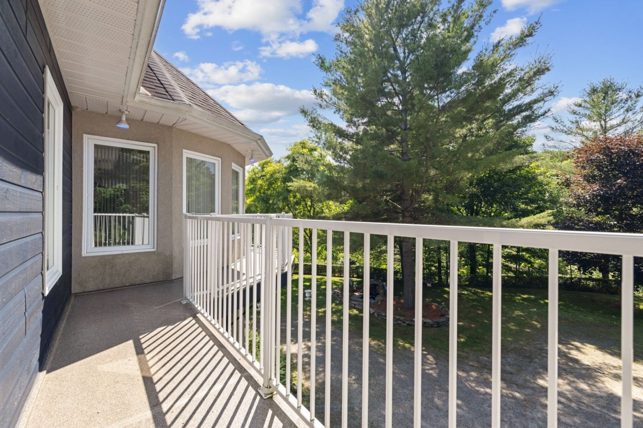 Balcon — 744, Route 321, Papineauville, J0V1R0, Papineauville