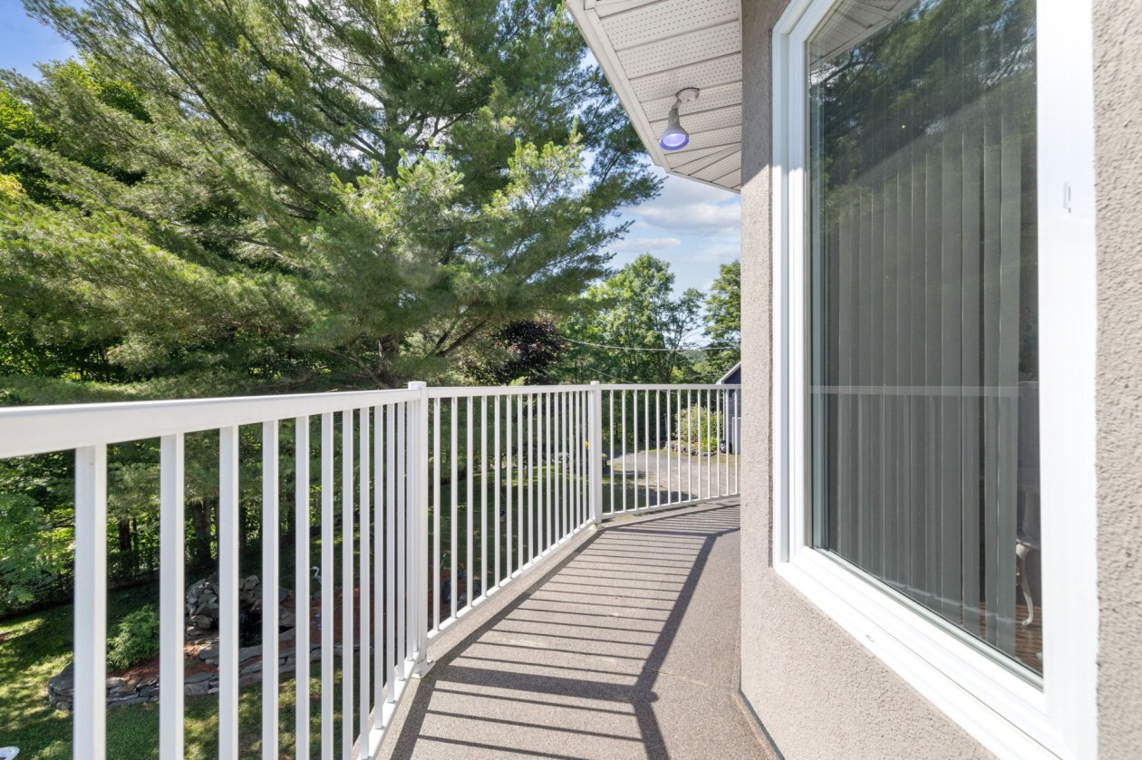 Balcon — 744, Route 321, Papineauville, J0V1R0, Papineauville