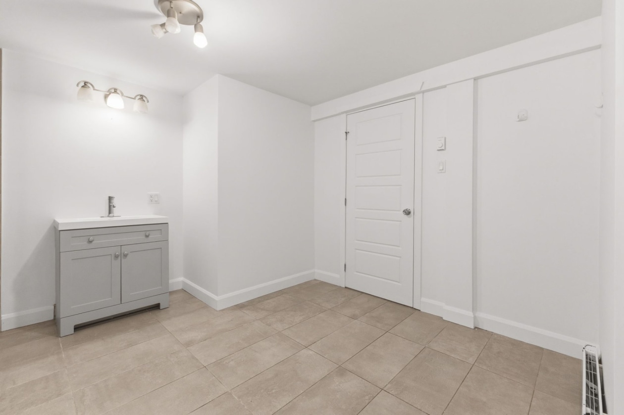 Salle de bains — 285 Rue Essiambre, Gatineau