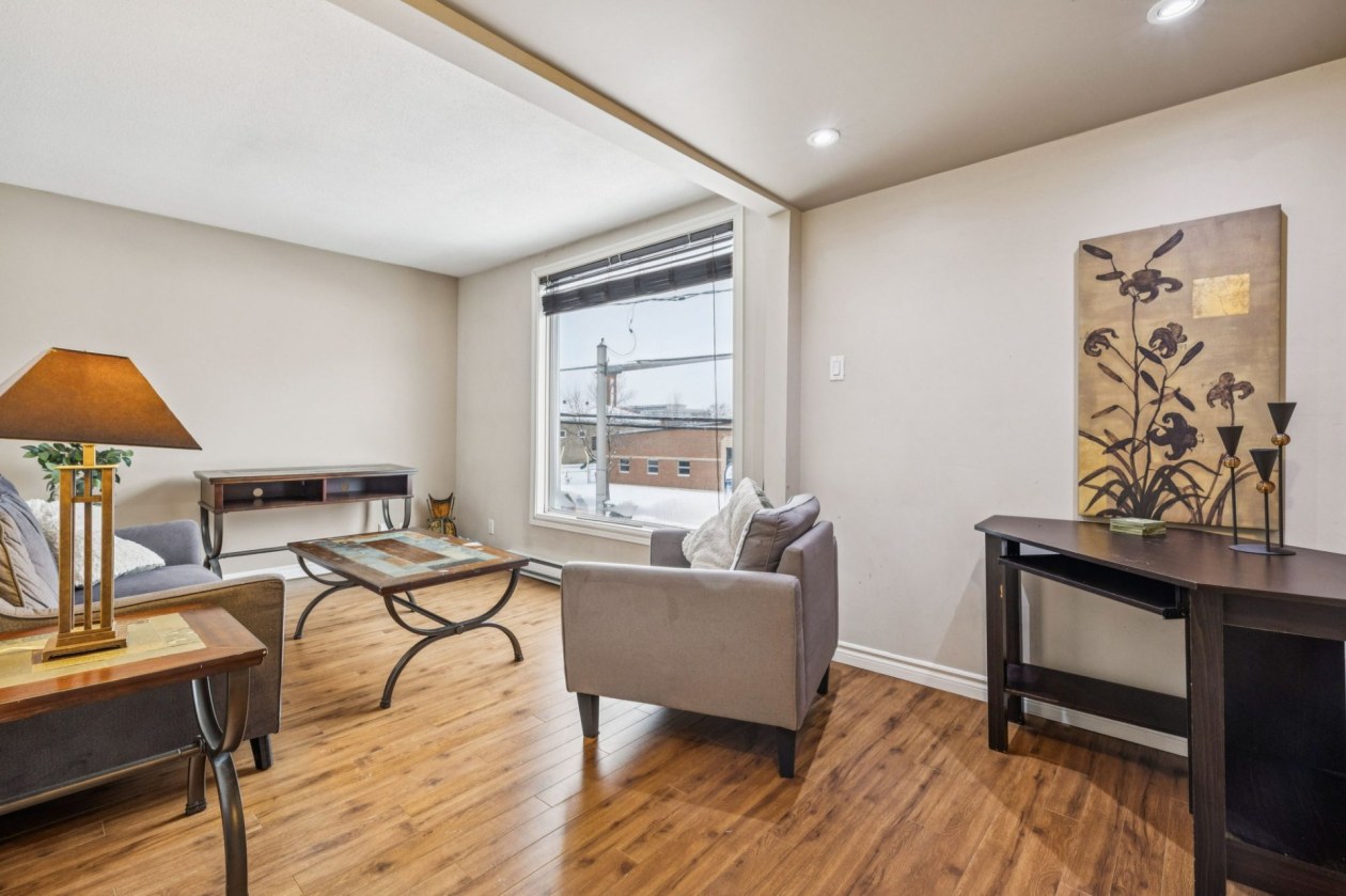 Salon — 71 Boul. St-Joseph, Gatineau