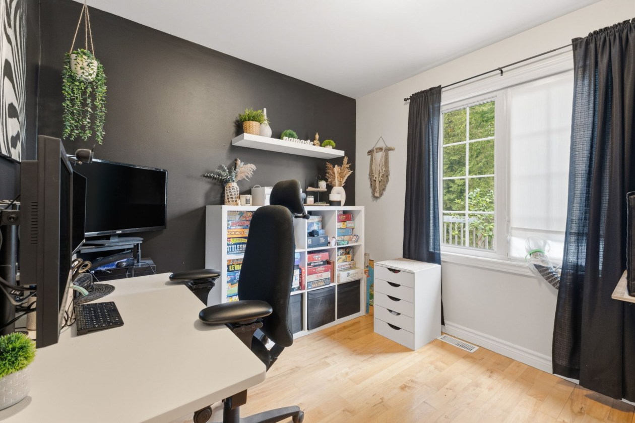 Bureau — 7, Rue des Jacinthes, Val-des-Monts, J8N7B7, Val-des-Monts