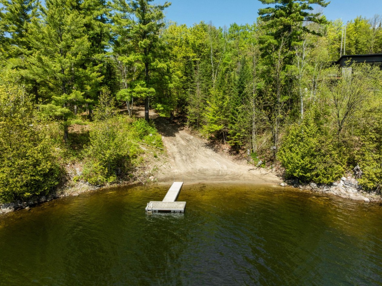Accès au plan d'eau — 105 Ch. du Rouge-Gorge, Val-des-Monts