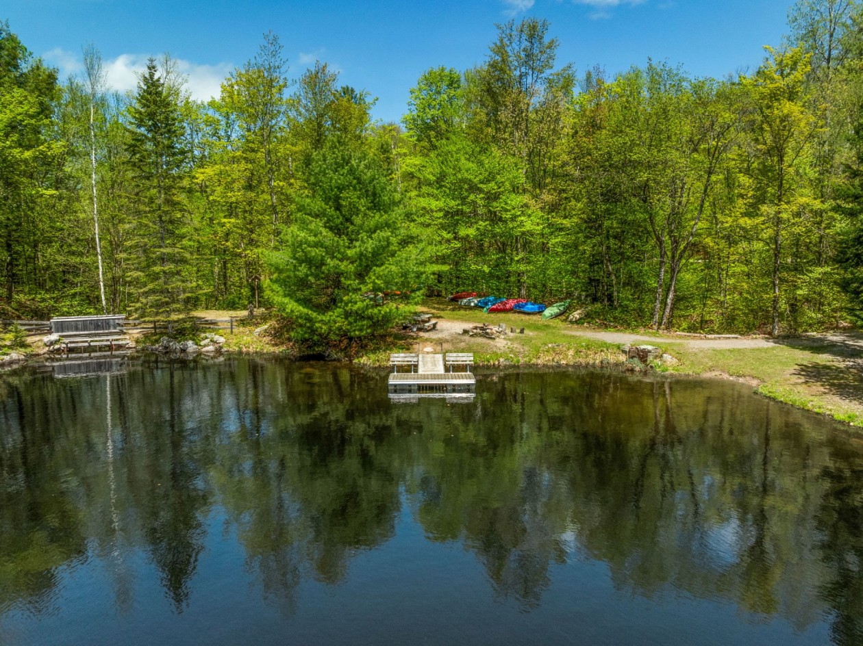 Accès au plan d'eau — 105 Ch. du Rouge-Gorge, Val-des-Monts