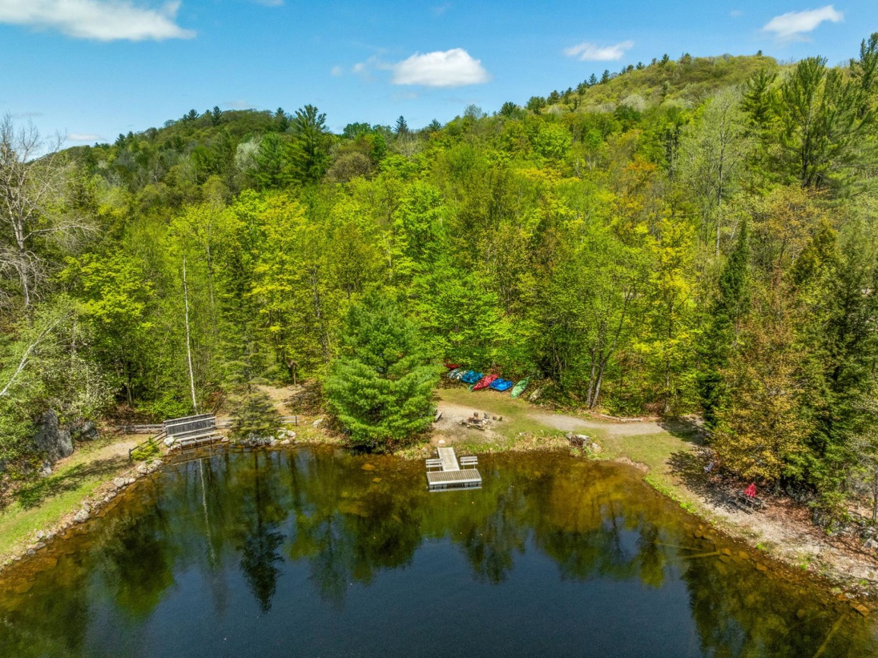 Accès au plan d'eau — 105 Ch. du Rouge-Gorge, Val-des-Monts