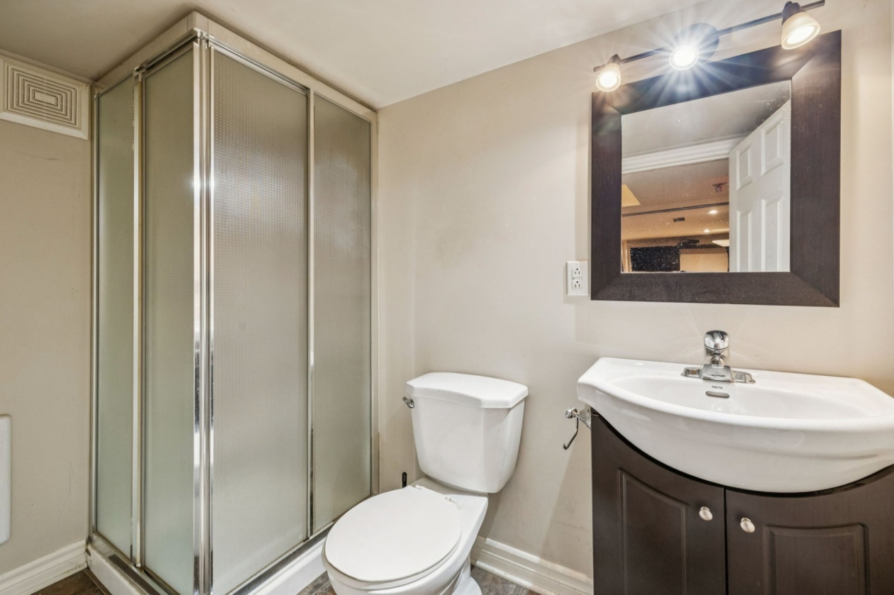 Salle de bains — 71 Boul. St-Joseph, Gatineau