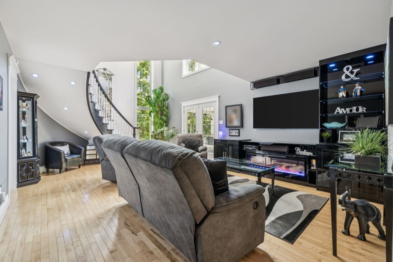 Salon — 744, Route 321, Papineauville, J0V1R0, Papineauville