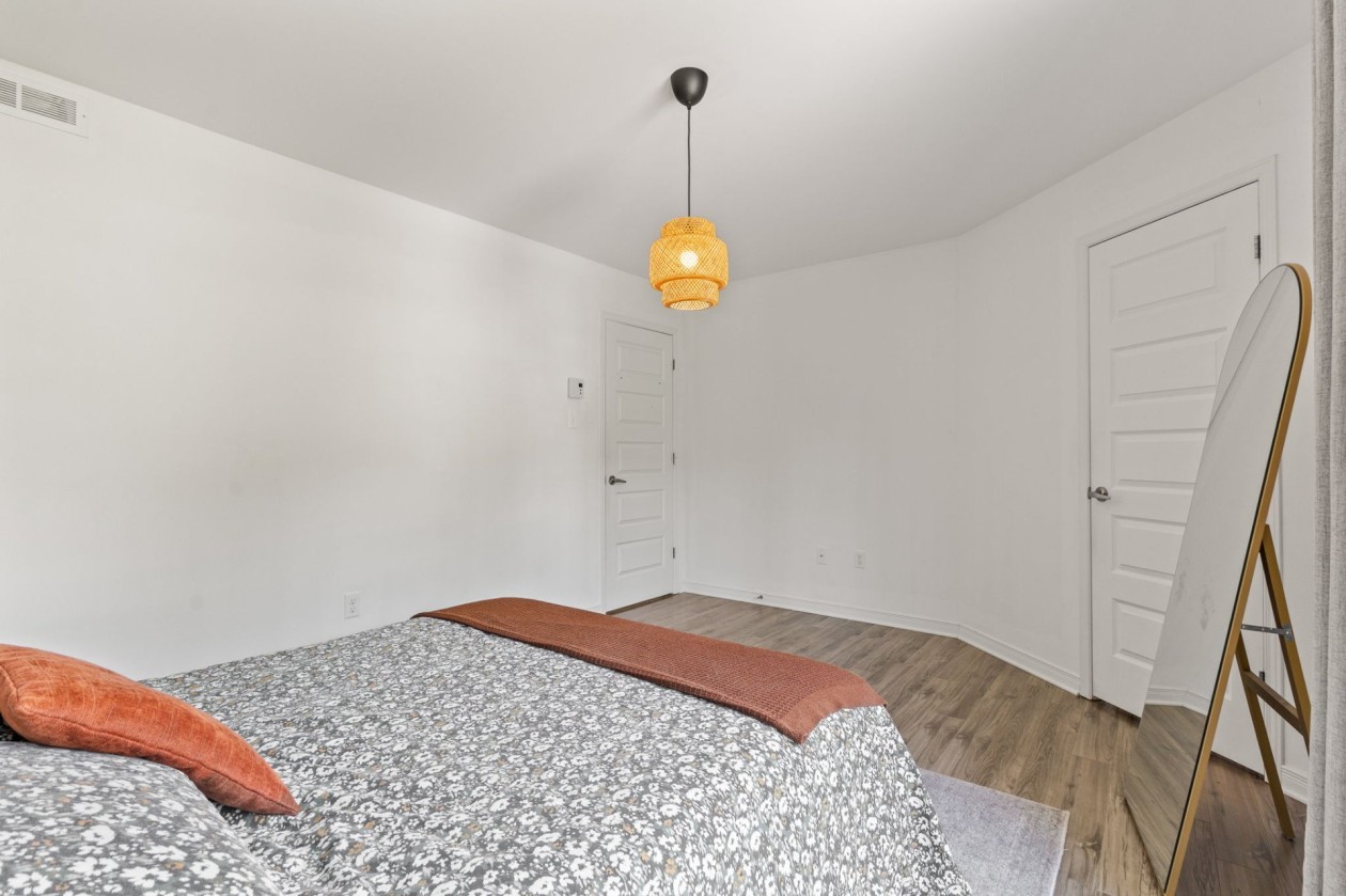 Chambre à coucher — 26A Z, Rue Adonis, Val-des-Monts, J8N0C1, Val-des-Monts