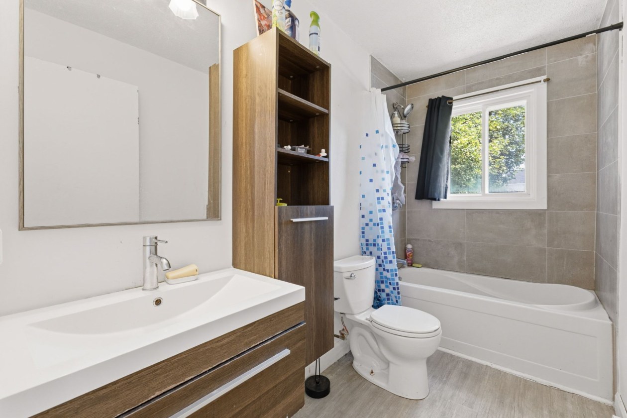 Salle de bains — 285 Rue Essiambre, Gatineau