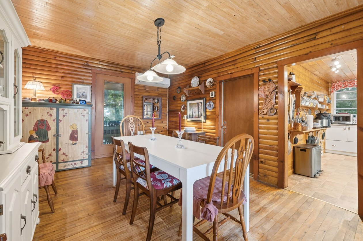 Salle à manger — 12 Rue Ménard, Grenville-sur-la-Rouge