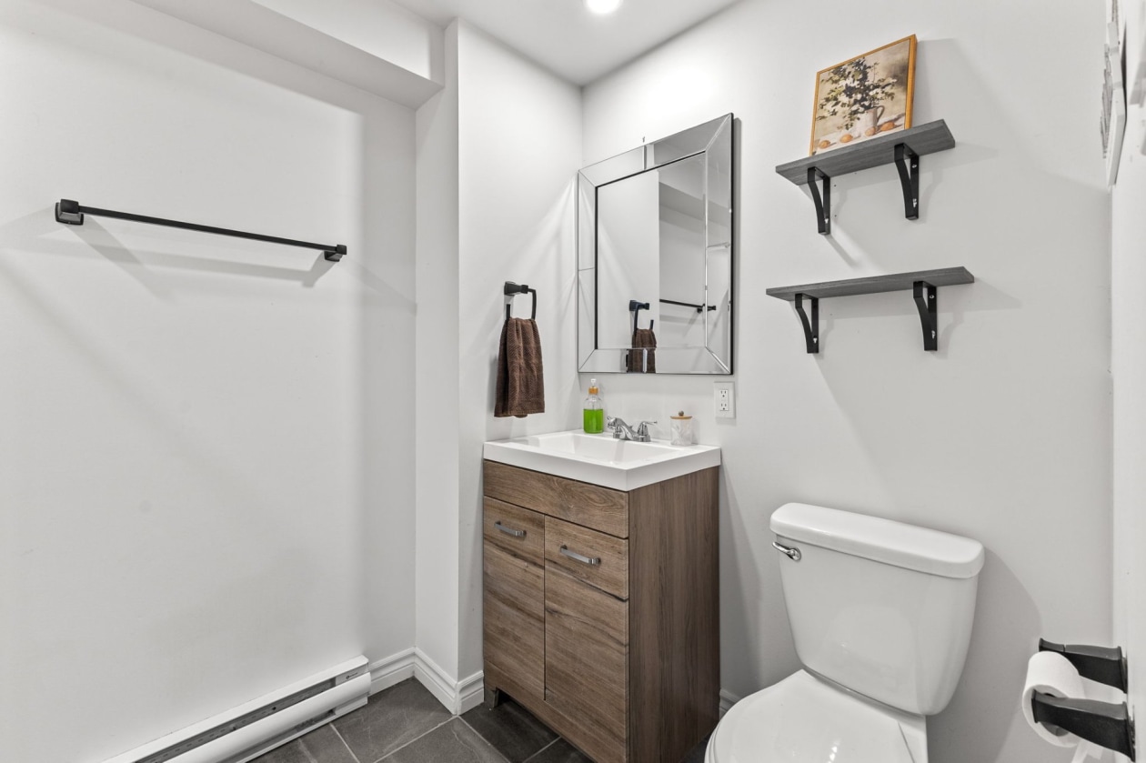 Salle de bains — 26A Z, Rue Adonis, Val-des-Monts, J8N0C1, Val-des-Monts