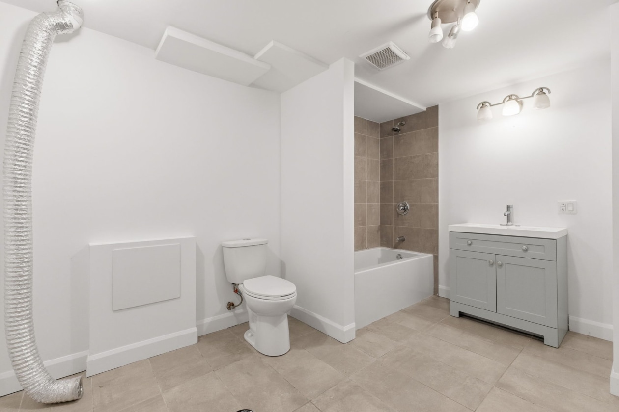 Salle de bains — 285 Rue Essiambre, Gatineau