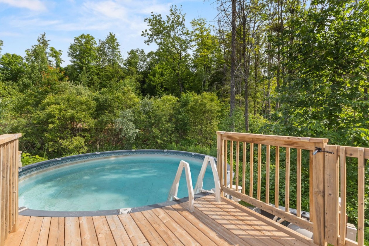 Piscine — 26A Z, Rue Adonis, Val-des-Monts, J8N0C1, Val-des-Monts