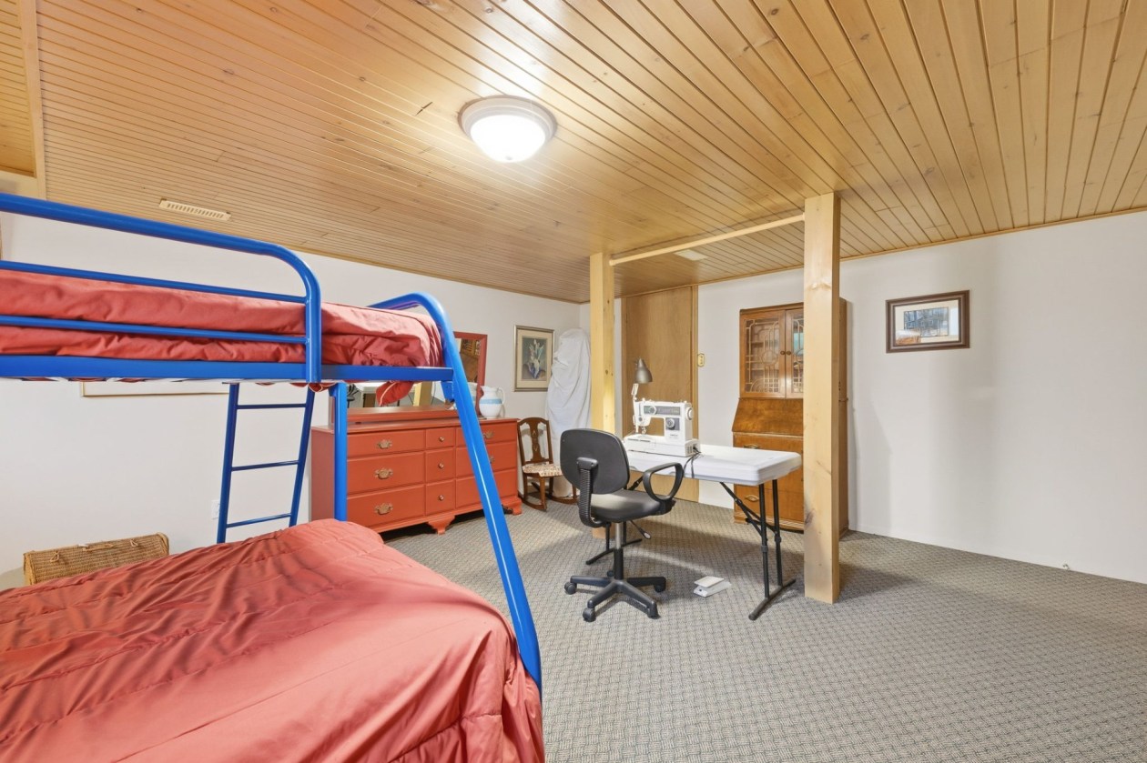 Chambre à coucher — 12 Rue Ménard, Grenville-sur-la-Rouge