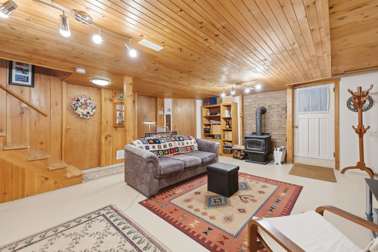 Salle familiale — 12 Rue Ménard, Grenville-sur-la-Rouge