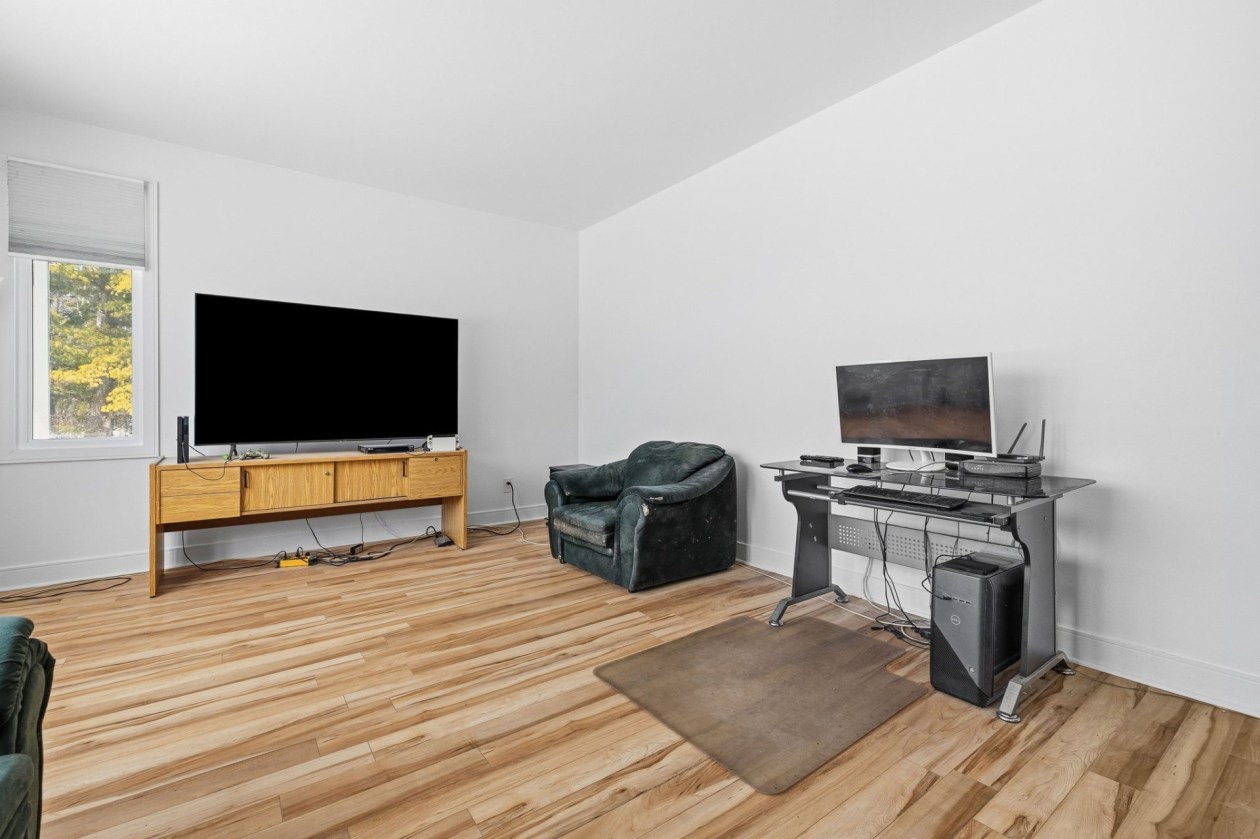 Salon — 41 Ch. Hendrick, Chelsea