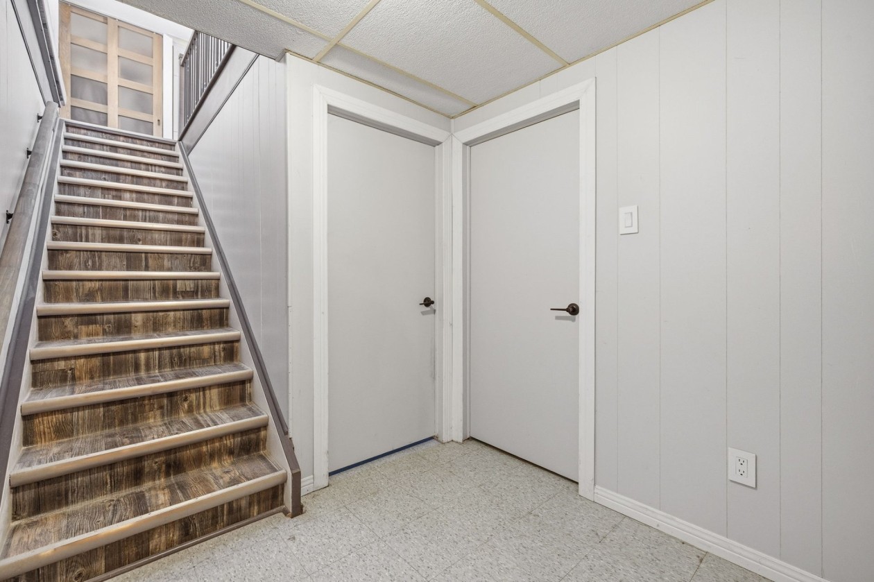 Escalier — 41 Ch. Hendrick, Chelsea