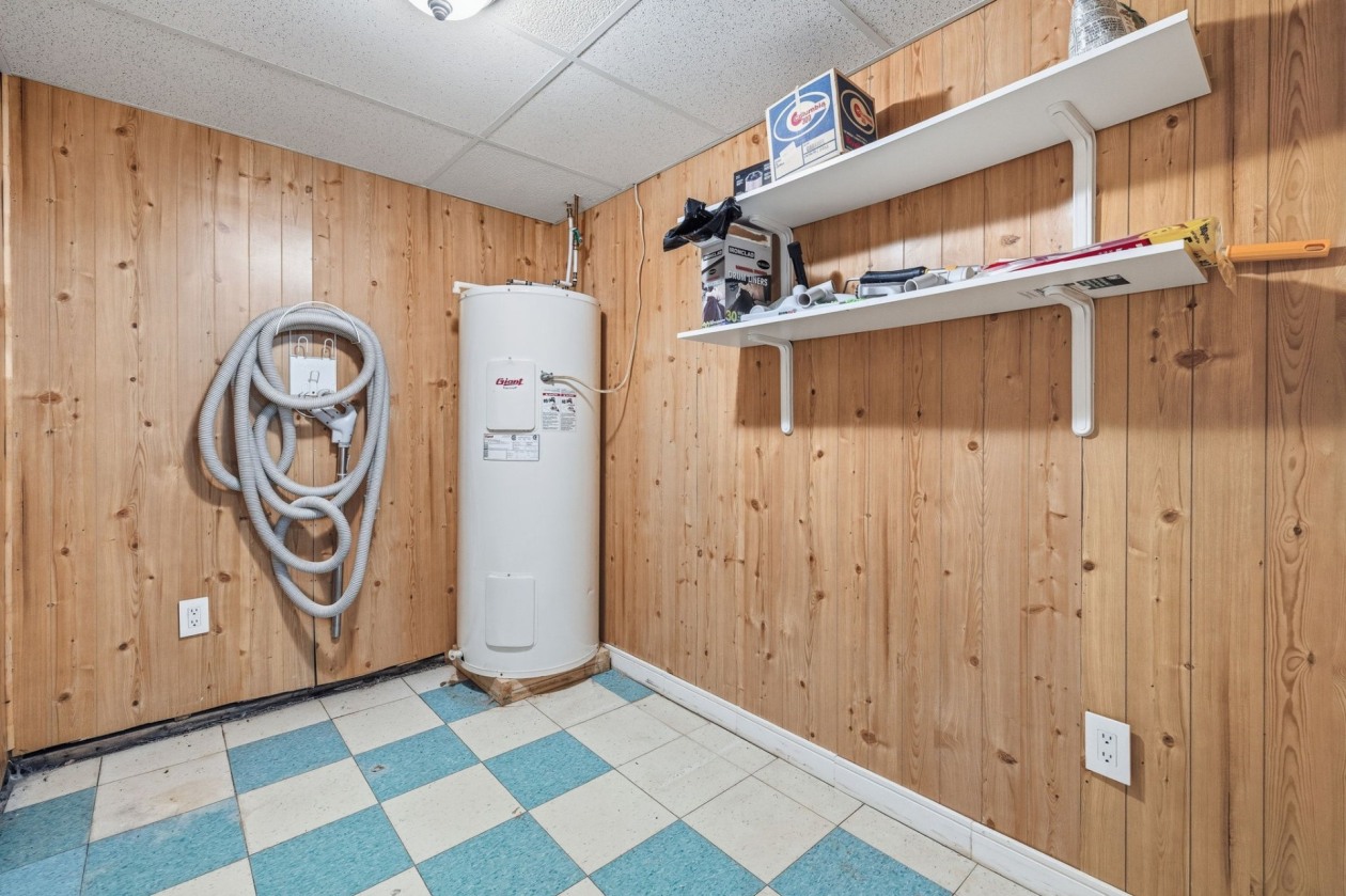 Rangement — 41 Ch. Hendrick, Chelsea