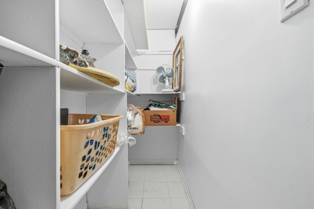 Rangement — 41 Ch. Hendrick, Chelsea