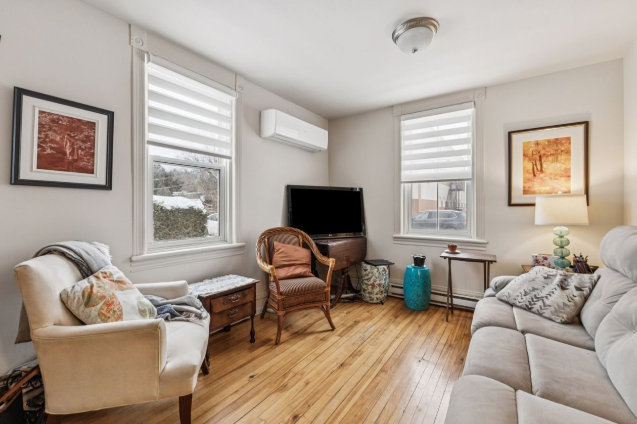 Salon — 115 Rue Church, Gatineau