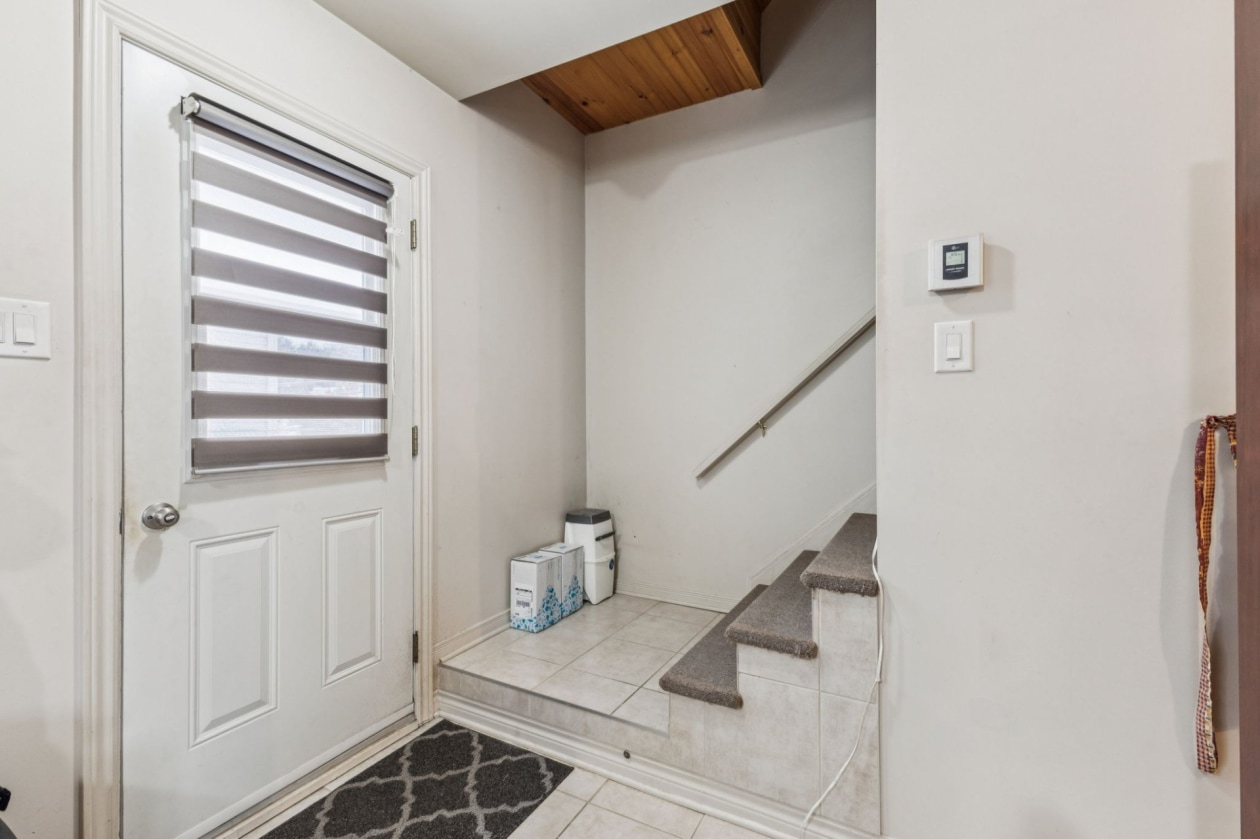 Hall d'entrée — 115 Rue Church, Gatineau