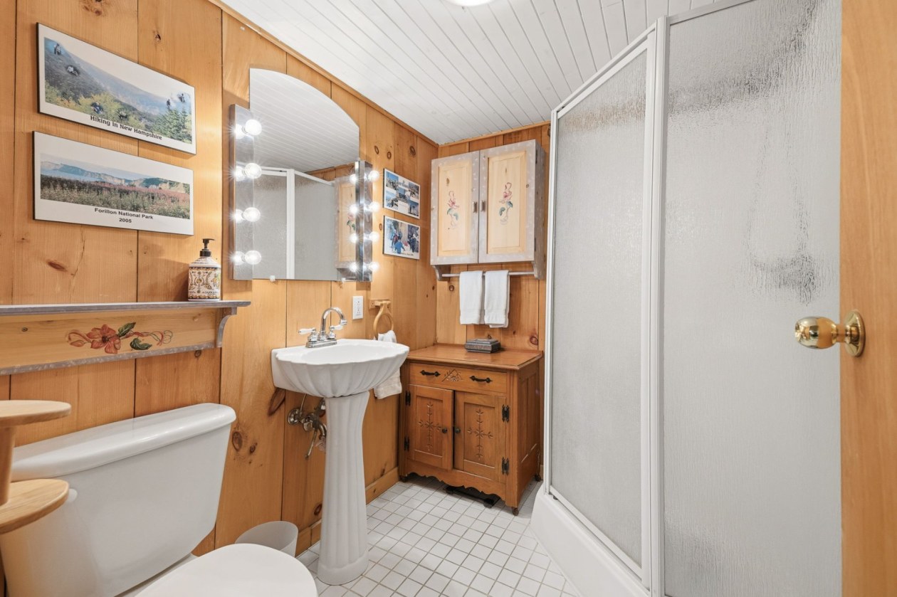 Salle de bains — 12 Rue Ménard, Grenville-sur-la-Rouge