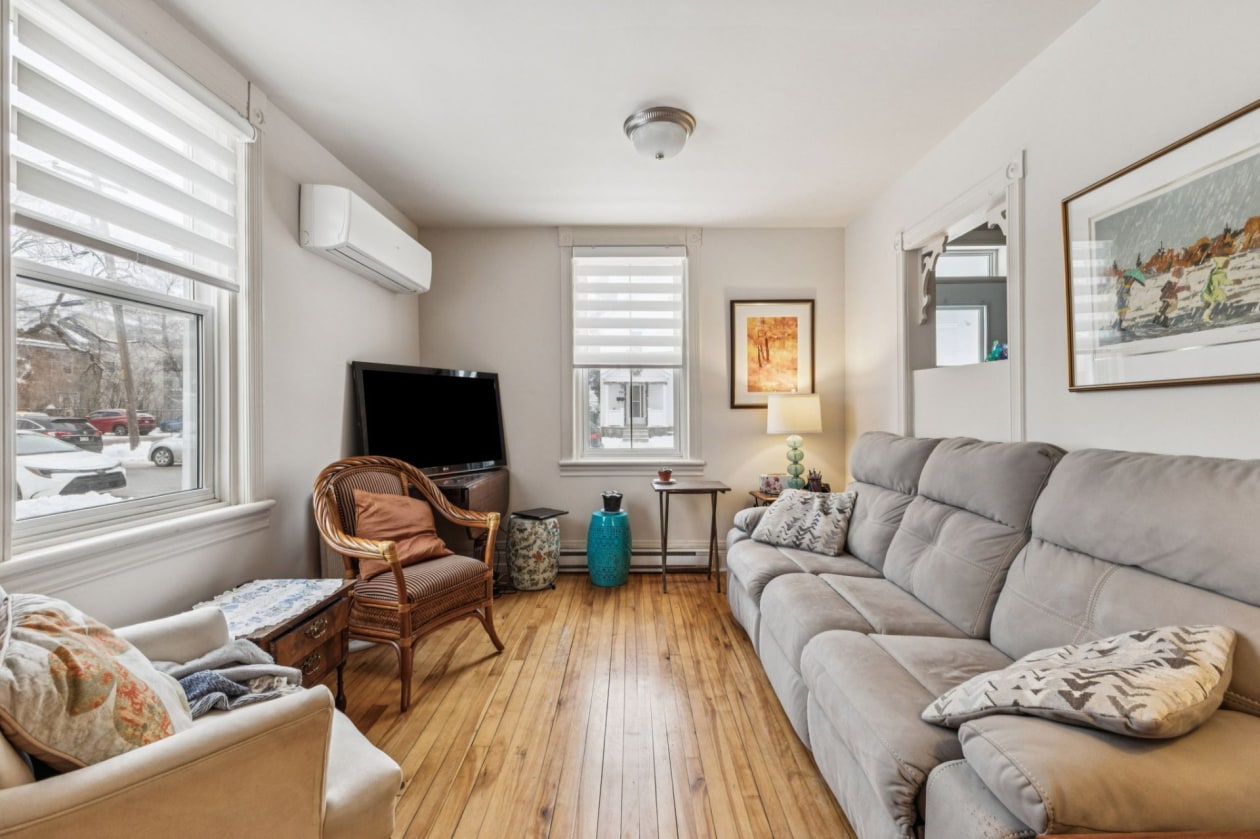 Salon — 115 Rue Church, Gatineau