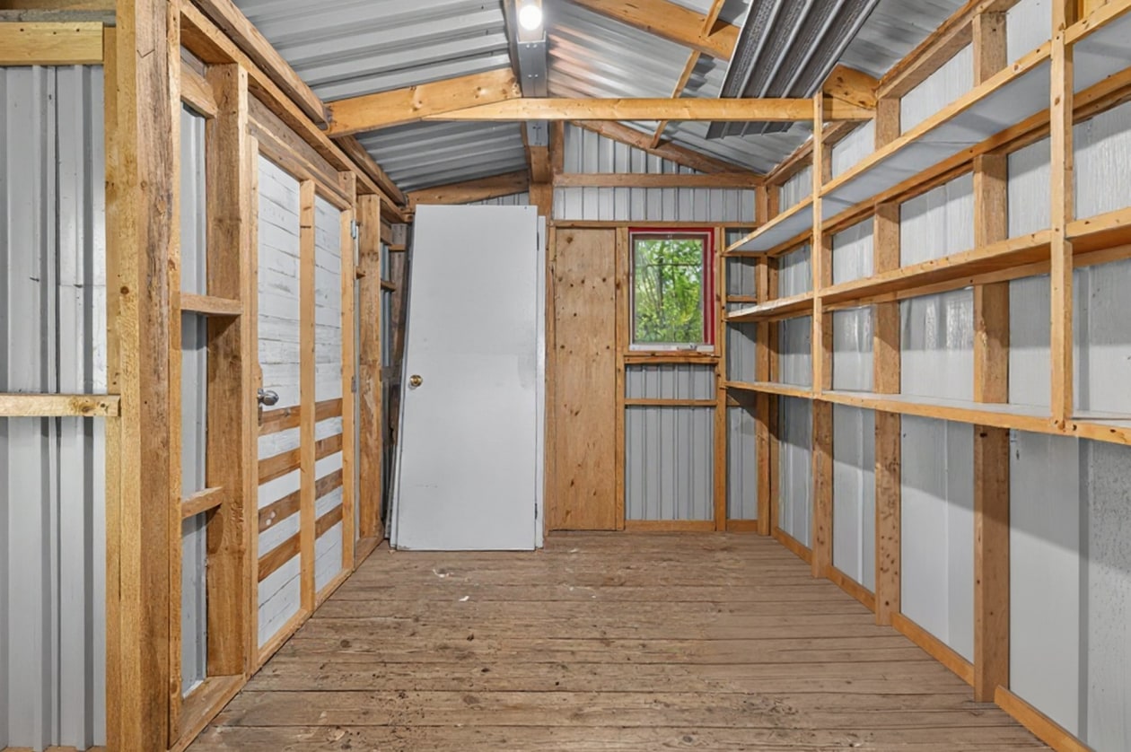 Remise — 694 Rue Principale O., Saint-Anaclet-de-Lessard