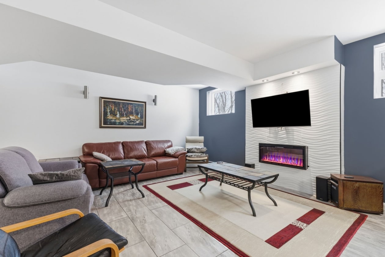 Salon — 223, Ch. Sauvé, Val-des-Monts, J8N5A6, Val-des-Monts