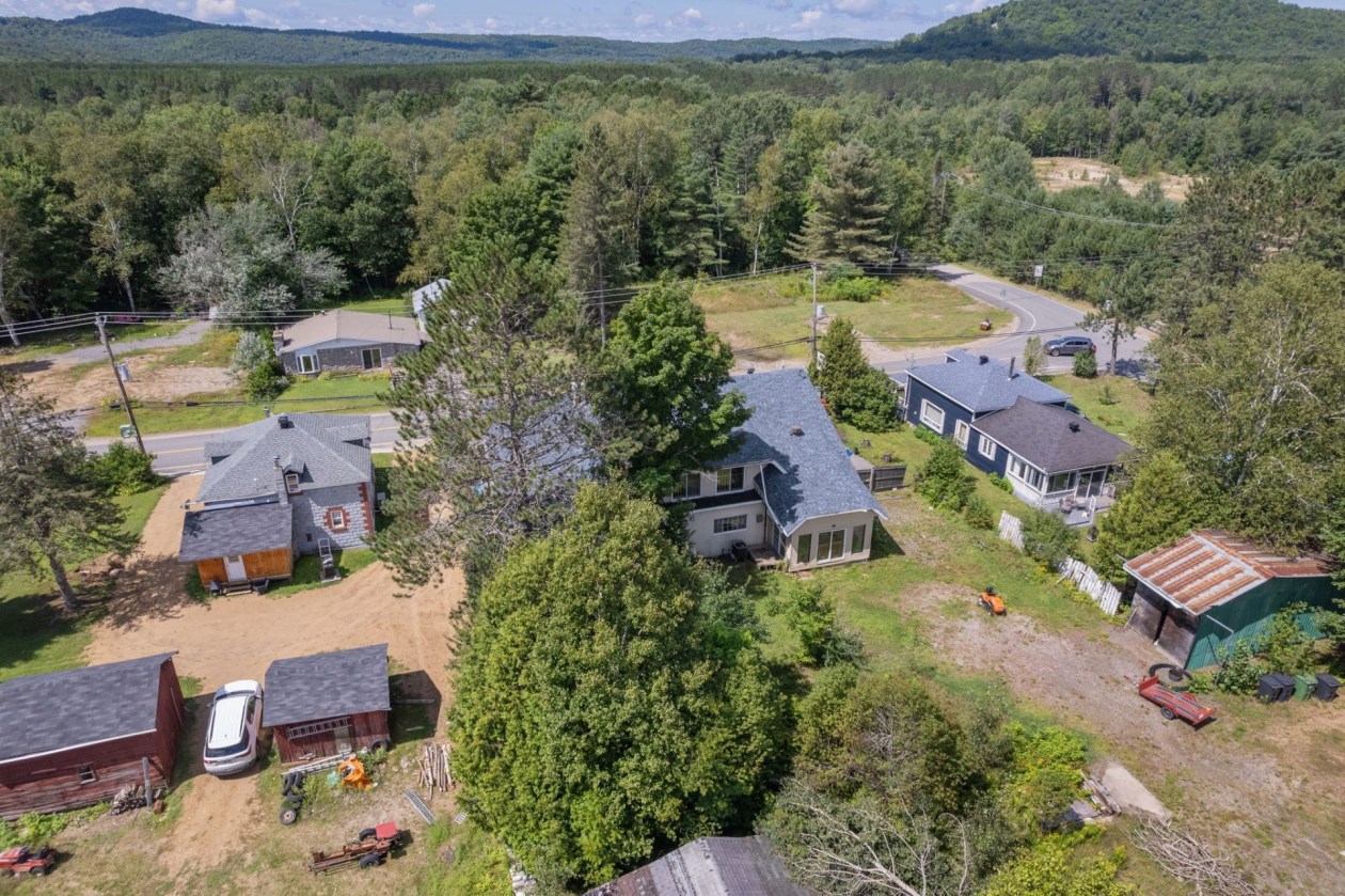 Photo aérienne — 1900 Rue du Village, Amherst