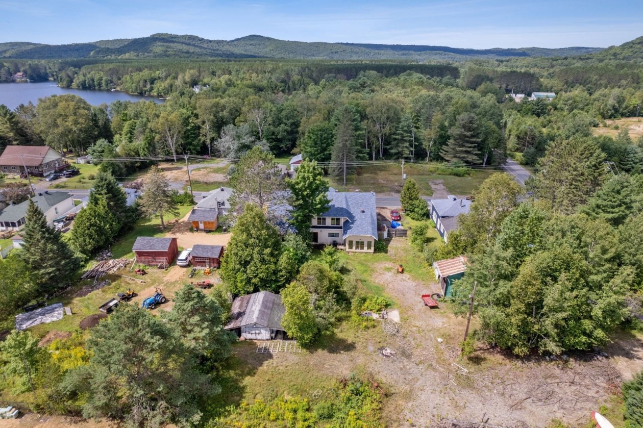 Photo aérienne — 1900 Rue du Village, Amherst