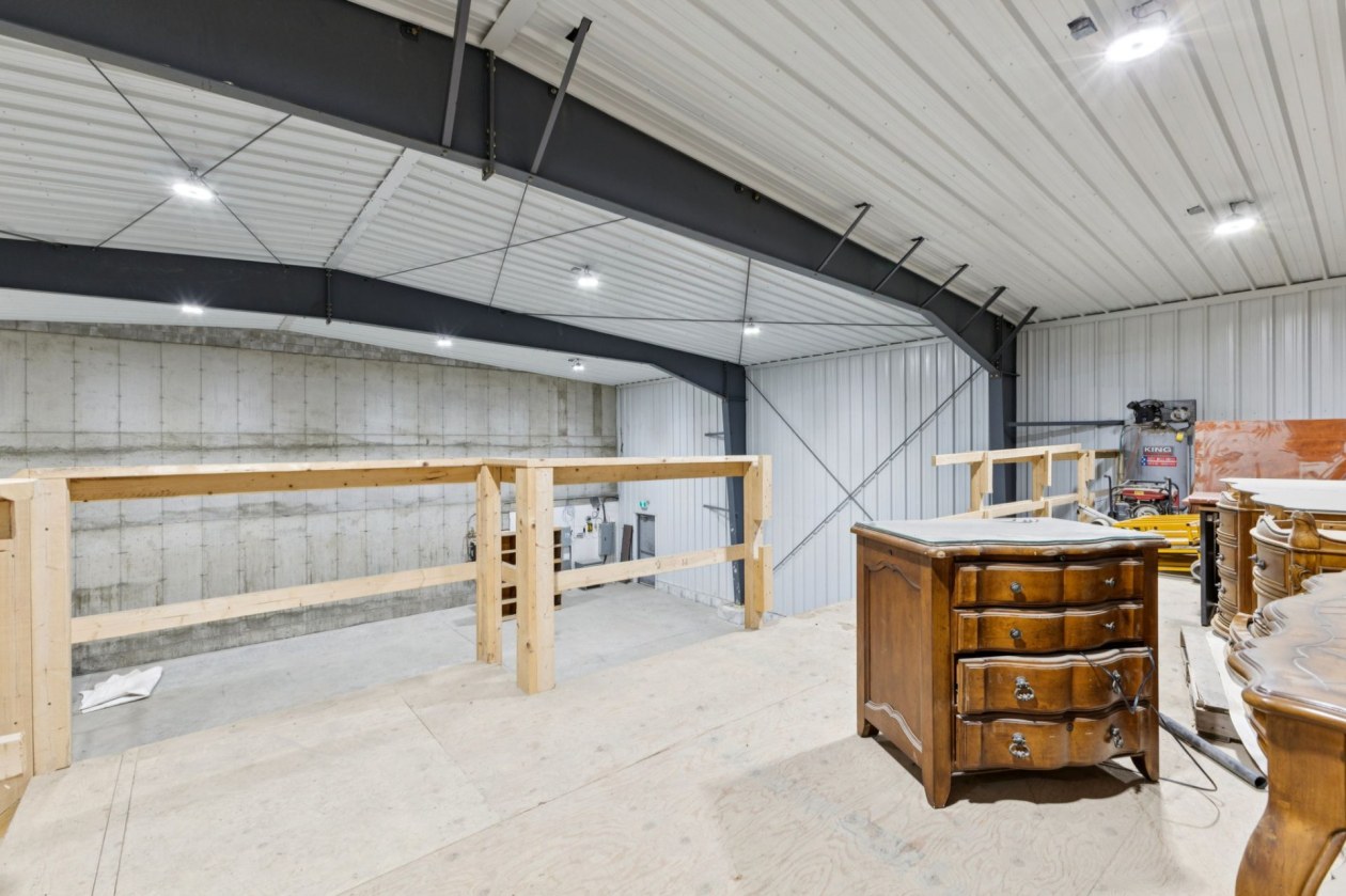 Mezzanine — 41, Ch. Industriel, A, Val-des-Monts, J8N4B3, Val-des-Monts