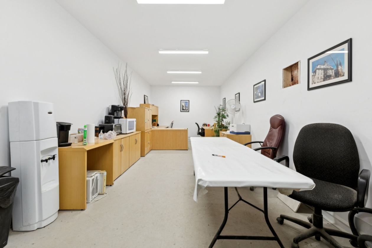 Bureau — 41, Ch. Industriel, A, Val-des-Monts, J8N4B3, Val-des-Monts