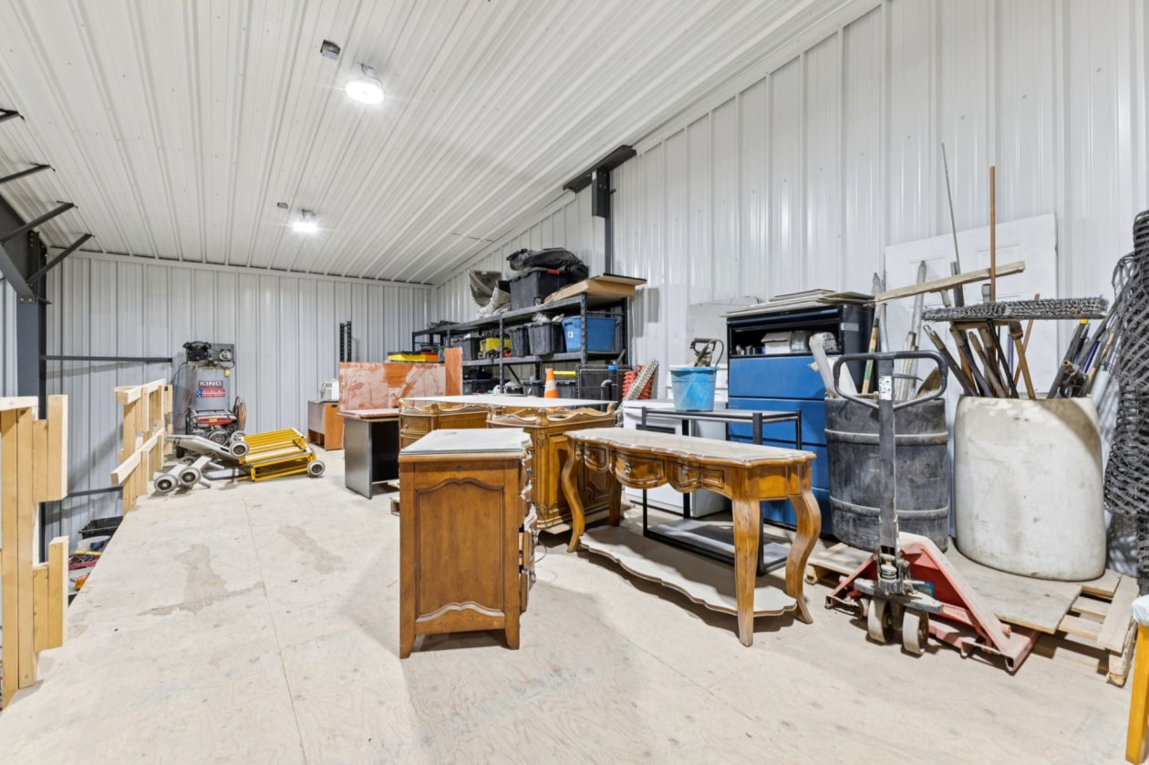 Mezzanine — 41, Ch. Industriel, A, Val-des-Monts, J8N4B3, Val-des-Monts