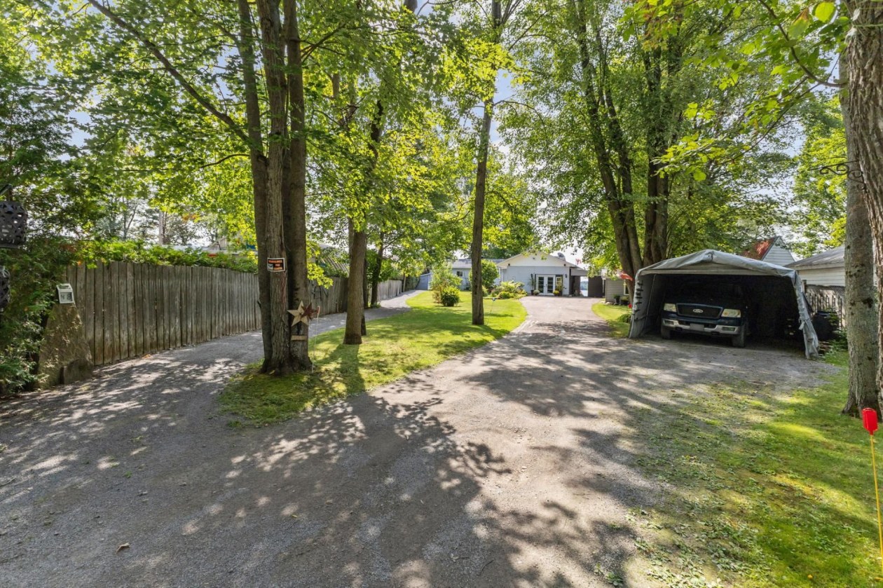 Rangement — 48, Ch. George, L'Isle-aux-Allumettes, J0X1M0, L'Isle-aux-Allumettes