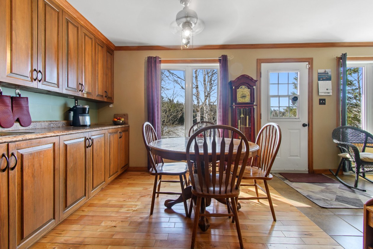 Salle à manger — 36, Mtée Crites, Gracefield, J0X1W0, Gracefield