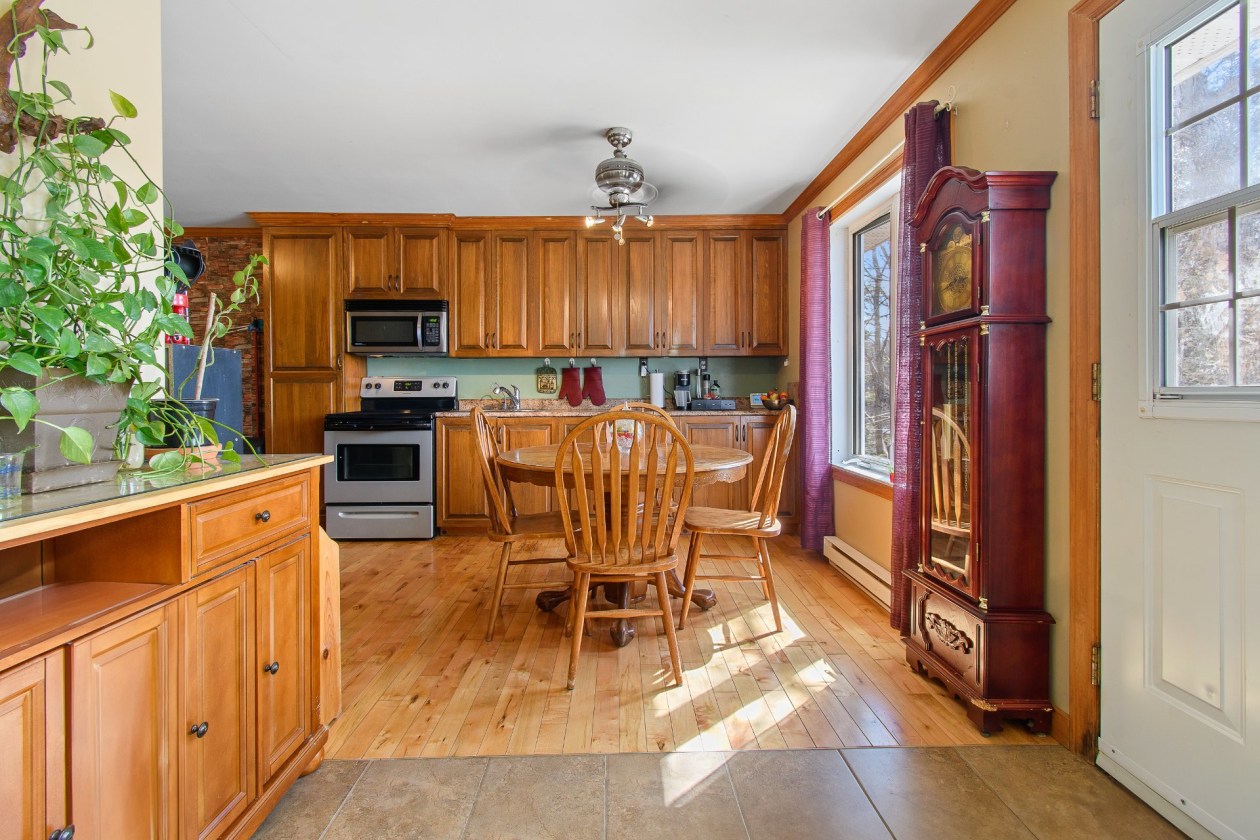 Salle à manger — 36, Mtée Crites, Gracefield, J0X1W0, Gracefield