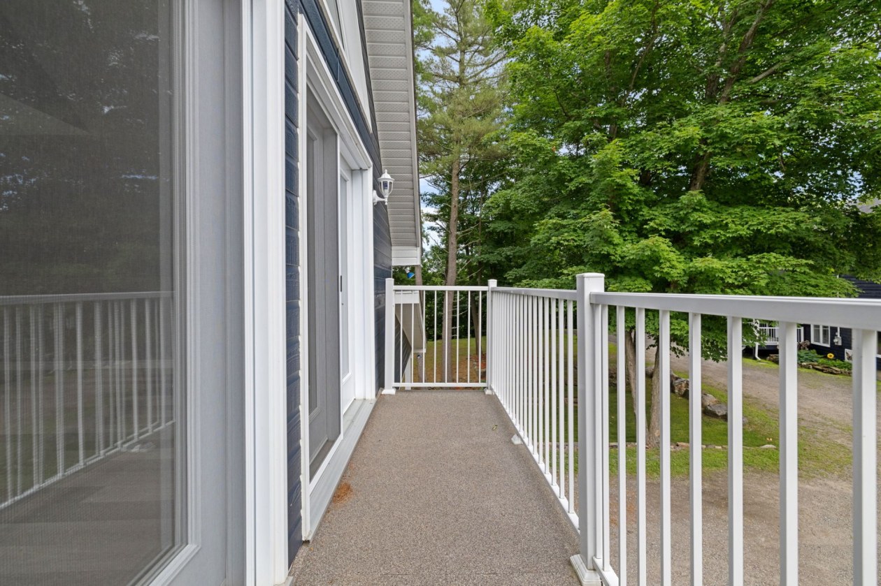 Balcon — 744, Route 321, Papineauville, J0V1R0, Papineauville