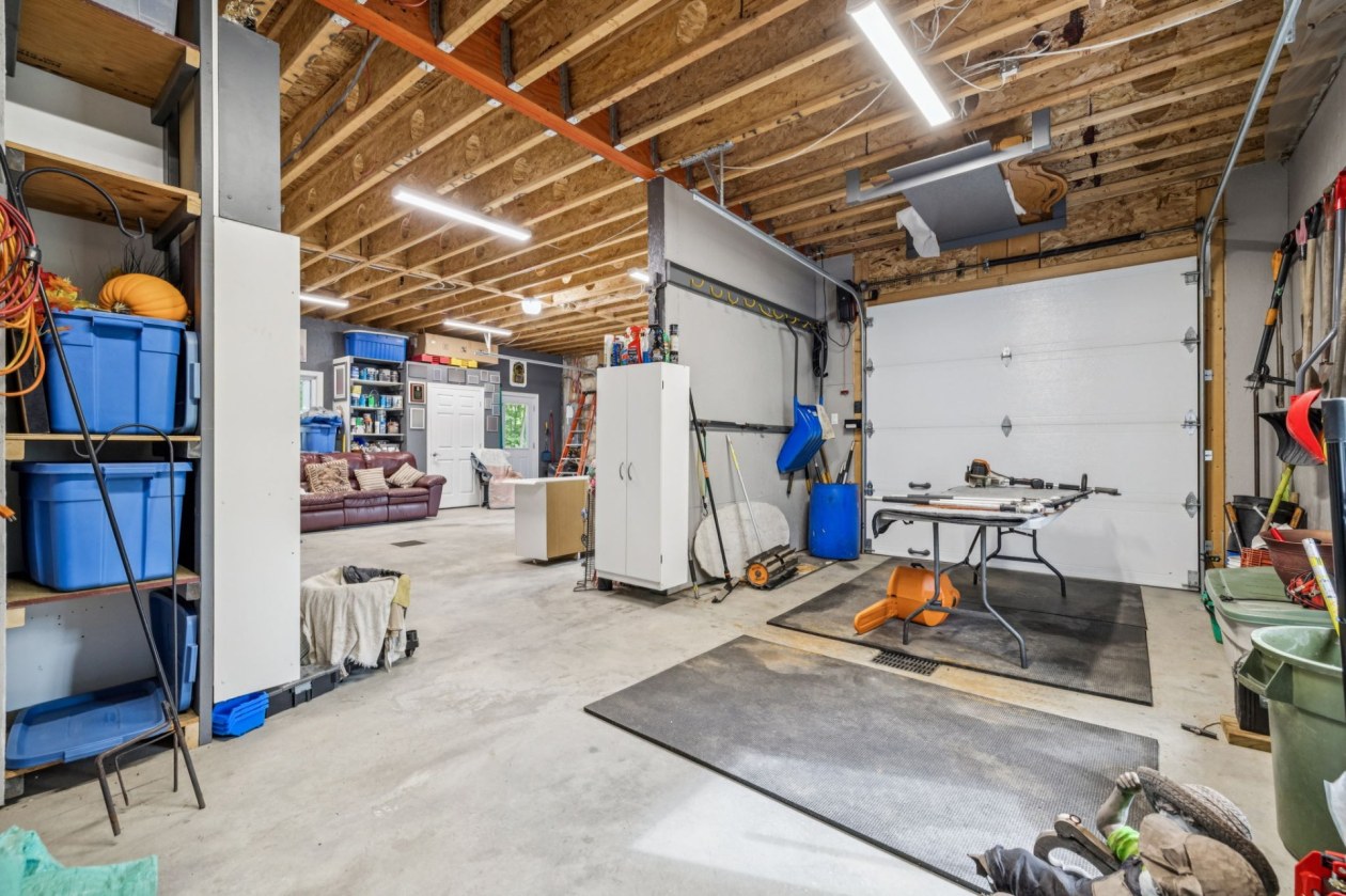 Garage — 744, Route 321, Papineauville, J0V1R0, Papineauville