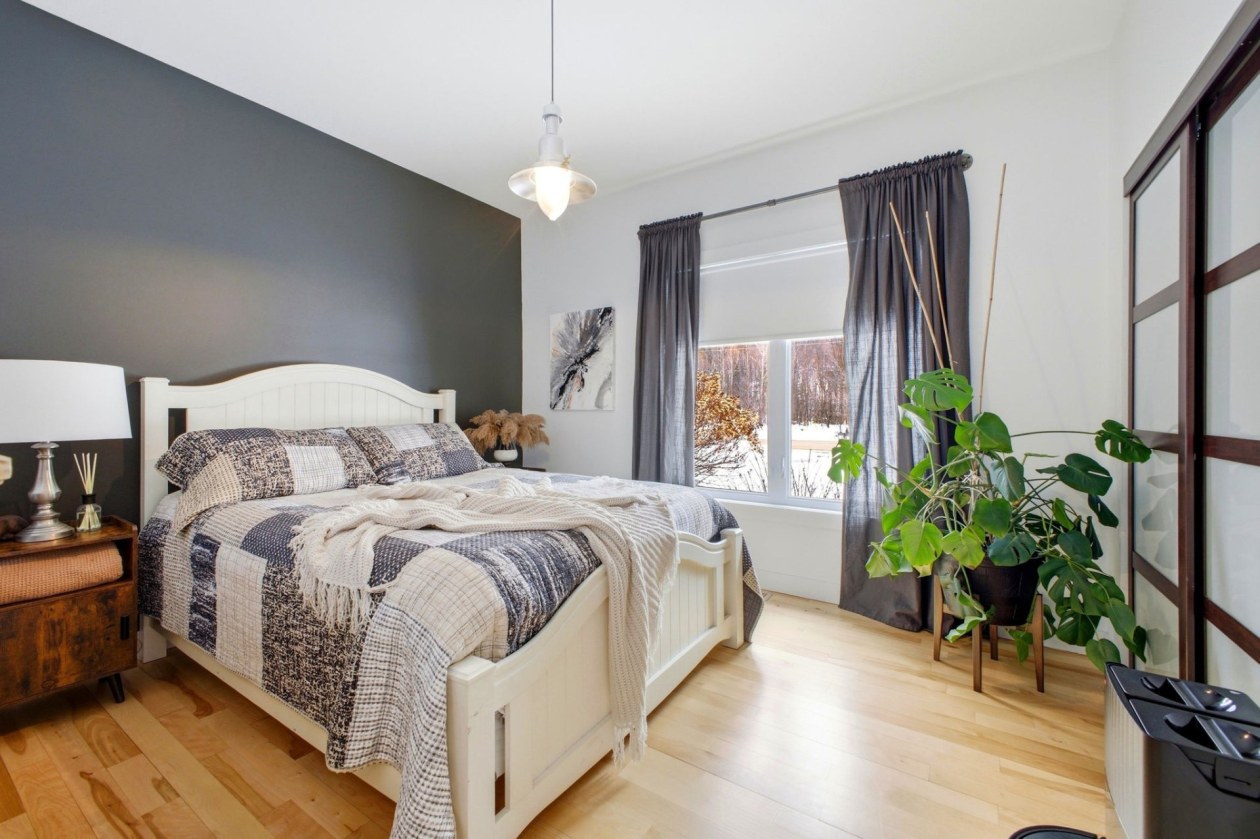 Chambre à coucher — 14, Ch. du Menuisier, L'Ange-Gardien, J8L0K3, L'Ange-Gardien